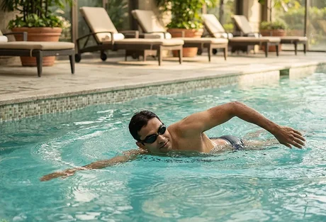 Swimmer in an indoor pool, illustrative picture for the clubhouse